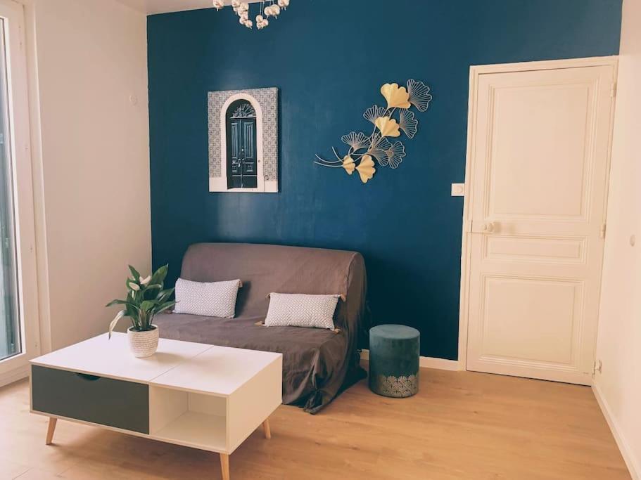 Apartment T2 Climatise Avec Balcon A Proximite Du Centre
